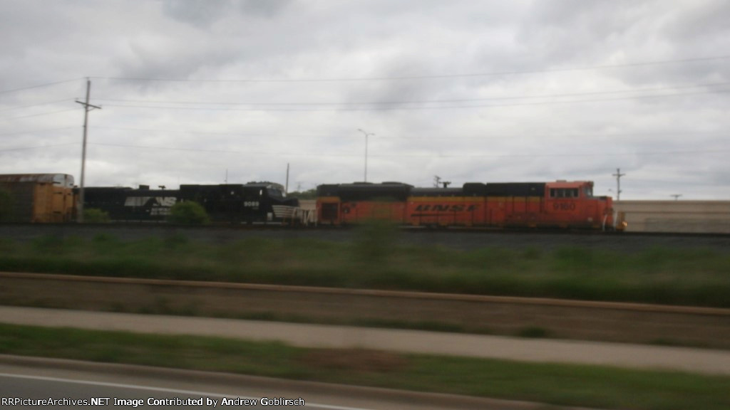 NS 9089 + BNSF 9160